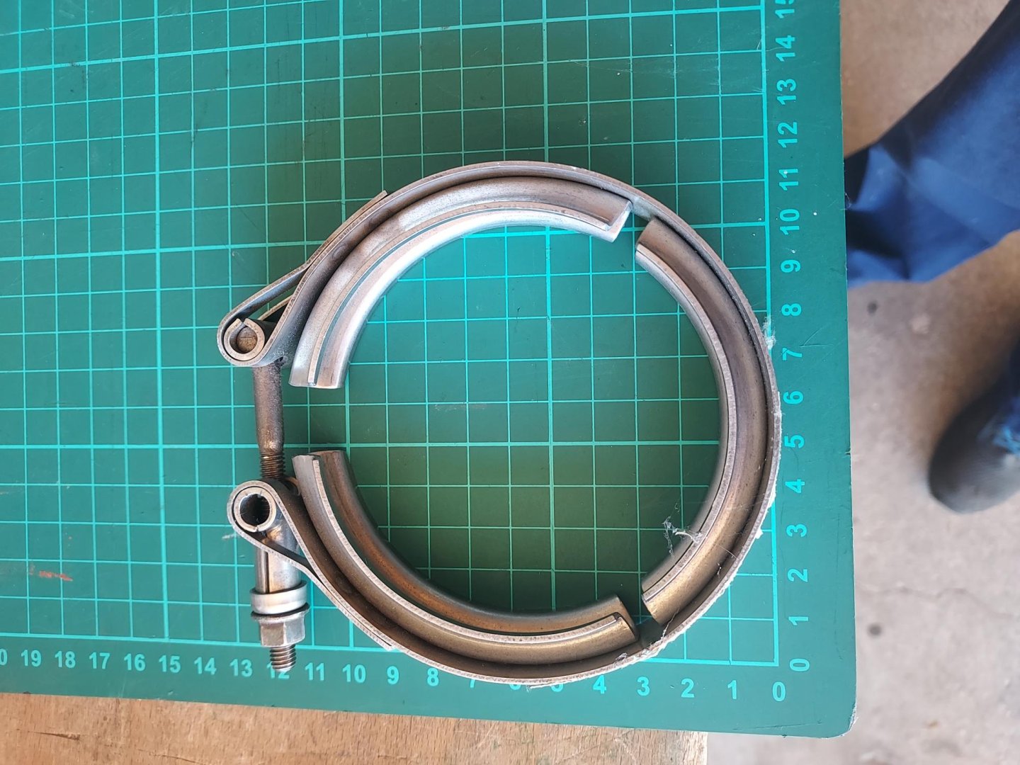 Collier V-profil D=110 pour moteur 6R20.1B et 6R20.1BO