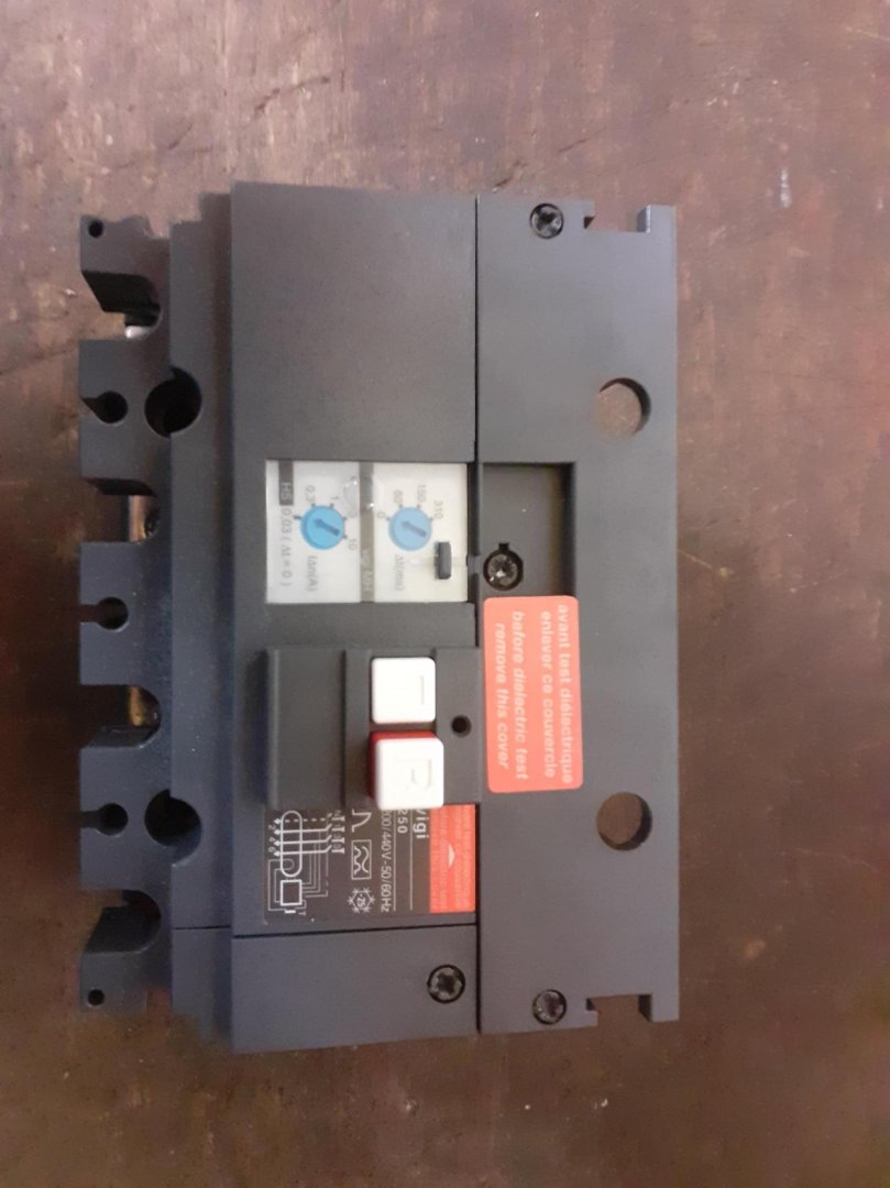 Compact NSX250 bloc vigi type MH – 4P – 200 à 440 Vca LV431536 SCHNEIDER