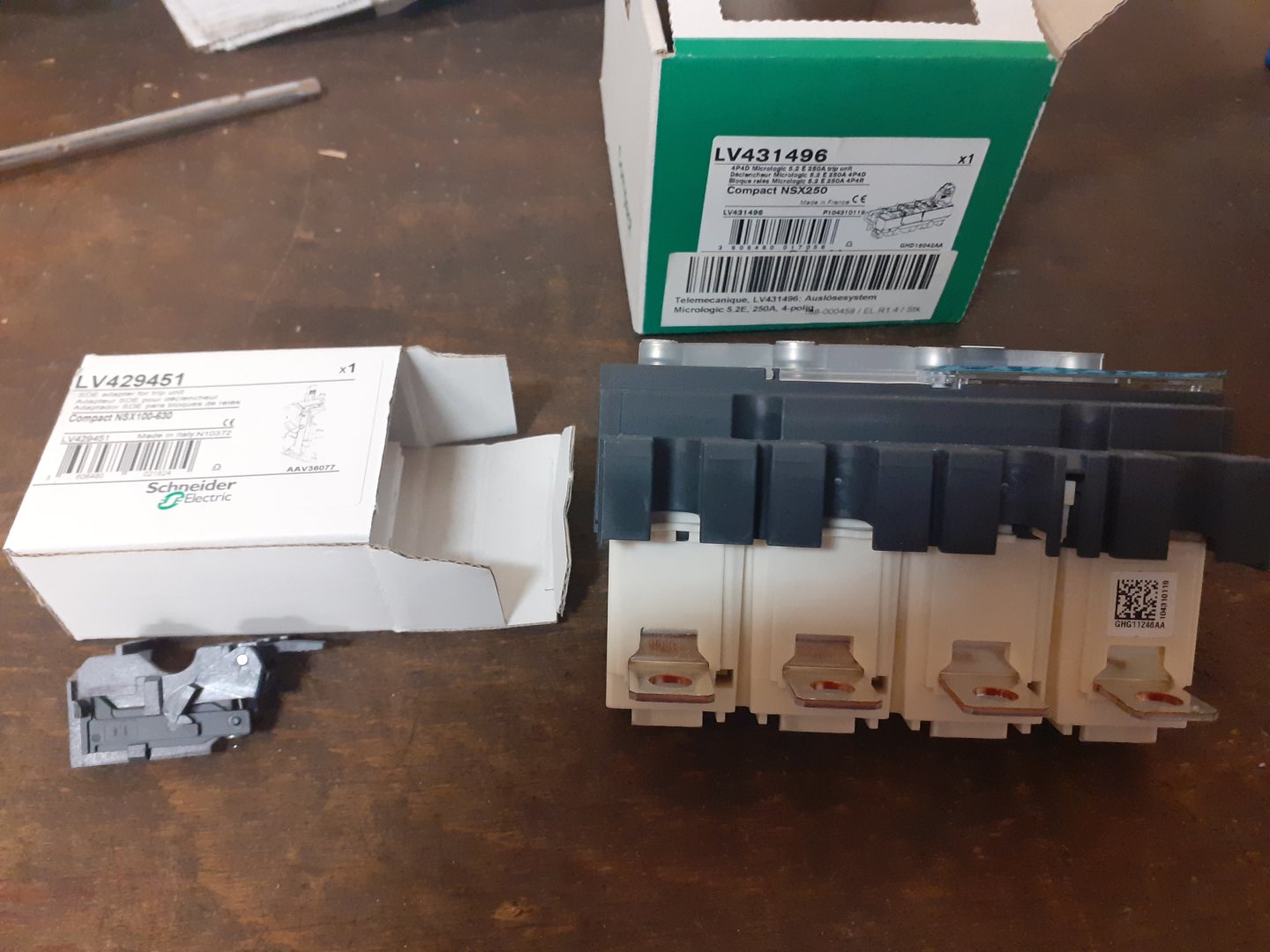 Compact NSX250 déclencheur micrologic 5.2 E 250 A 4P4d LV431496 SCHNEIDER